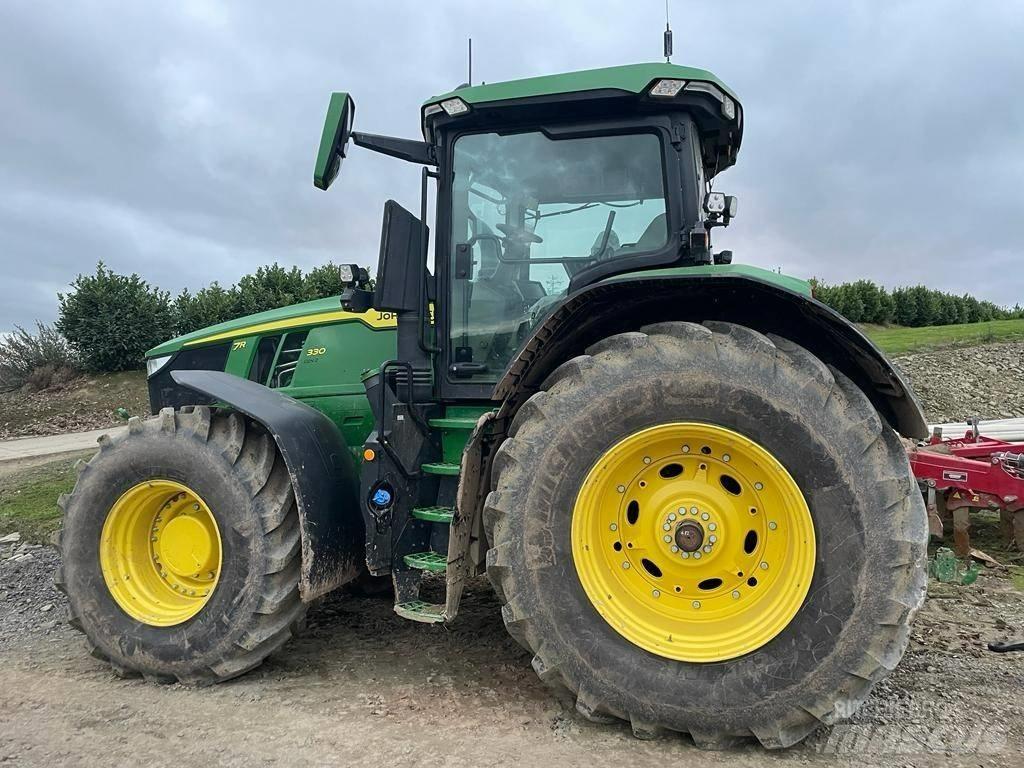 John Deere 7R 330 Tractoren
