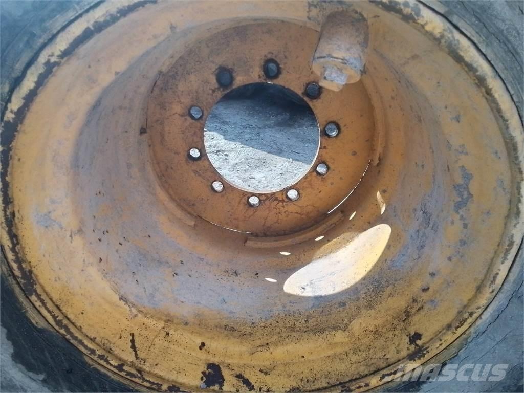 Ösa 250 24x26,5 Banden, wielen en velgen