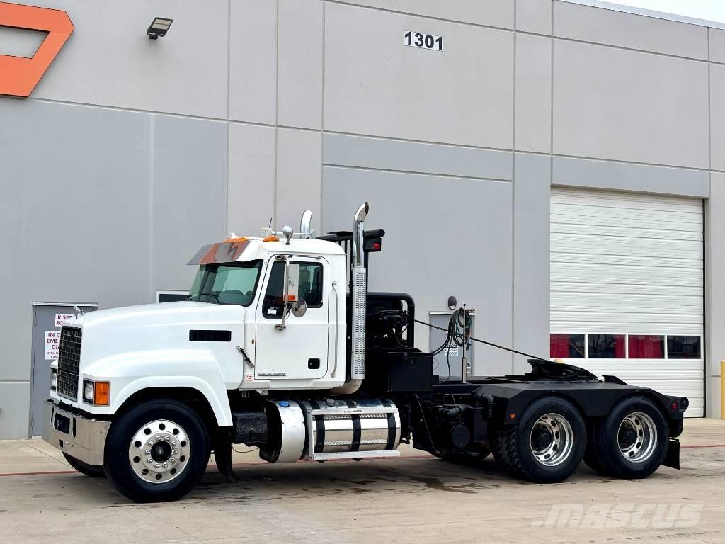 Mack CHU 613 Sleepwagens