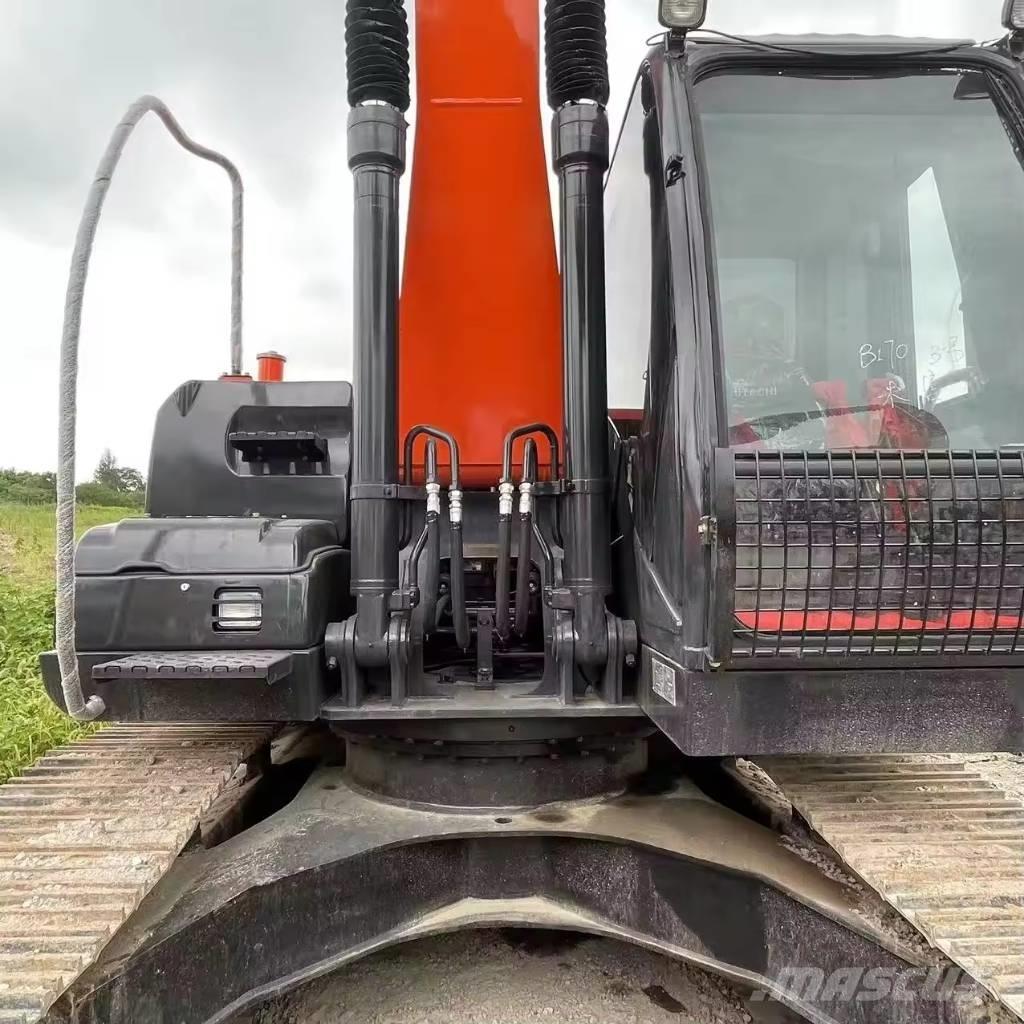 Hitachi ZX 200 Rupsgraafmachines