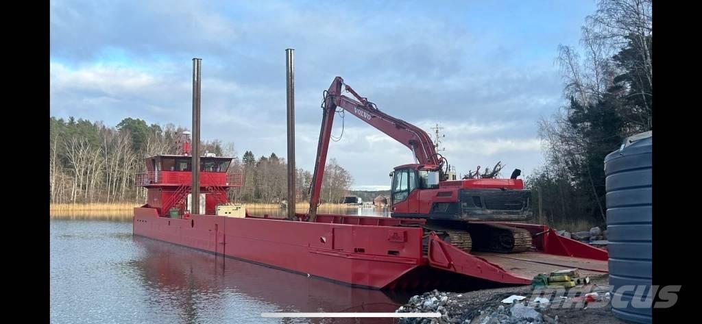  Cargo Ship Ganador Werkboten en pontons