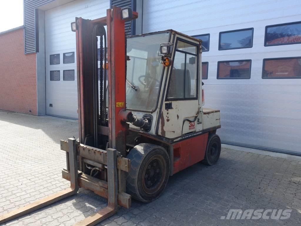Nissan EGH02 A 30 U Diesel heftrucks