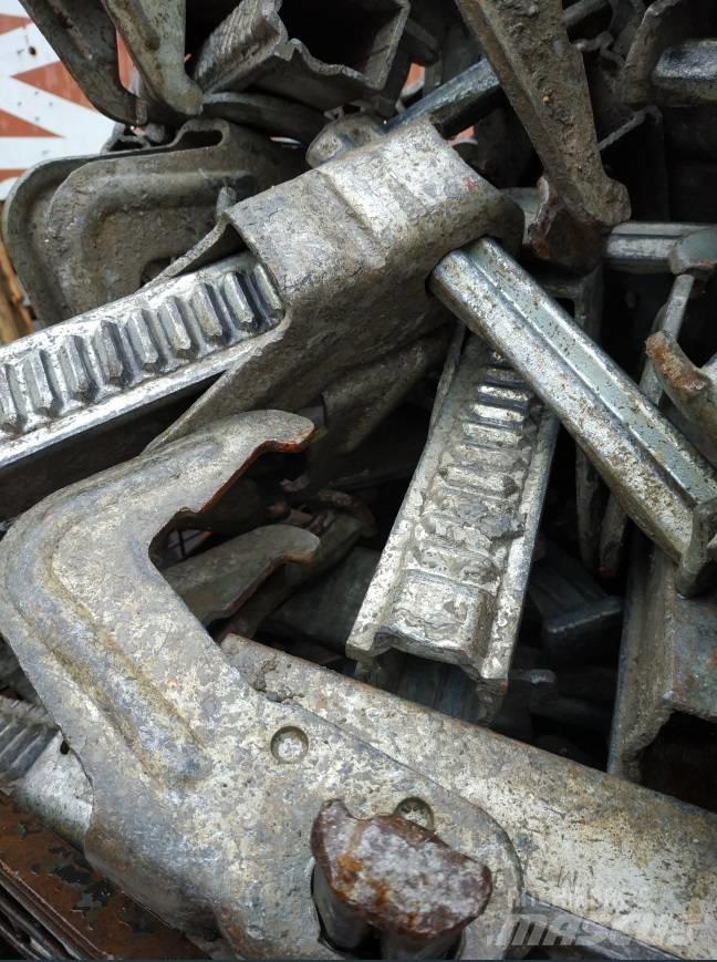 Peri BFD Clamps (Used) Bekisting