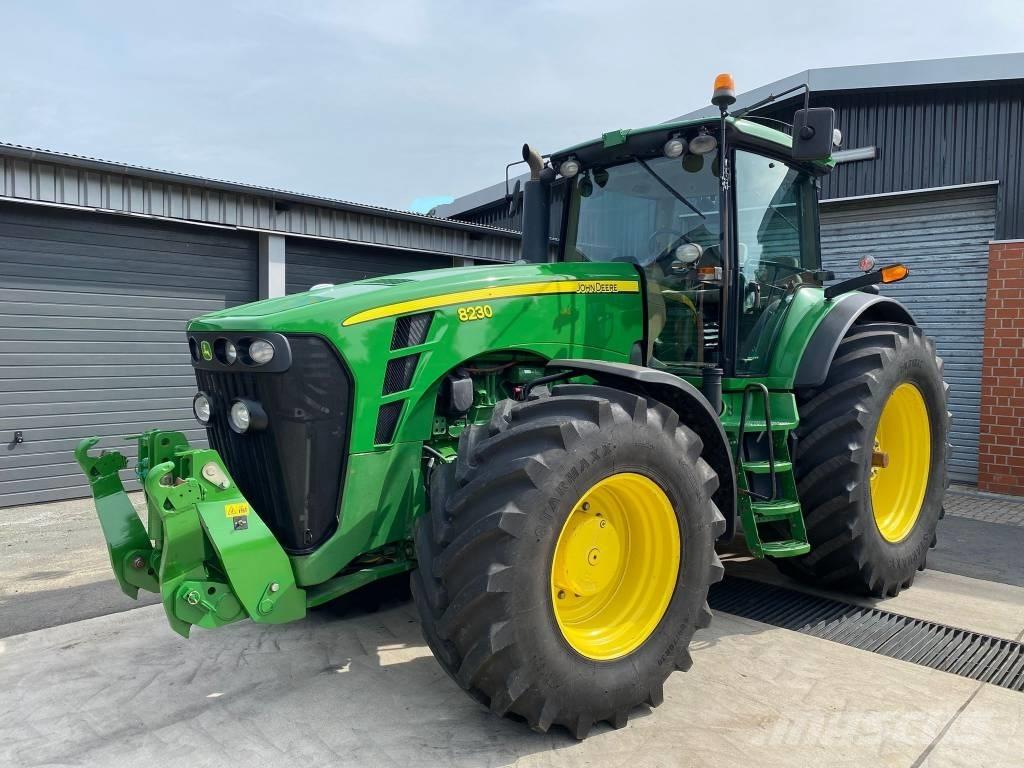 John Deere 8230 ILS Tractoren