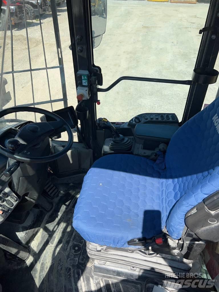 Komatsu WA 270-8 Wielladers