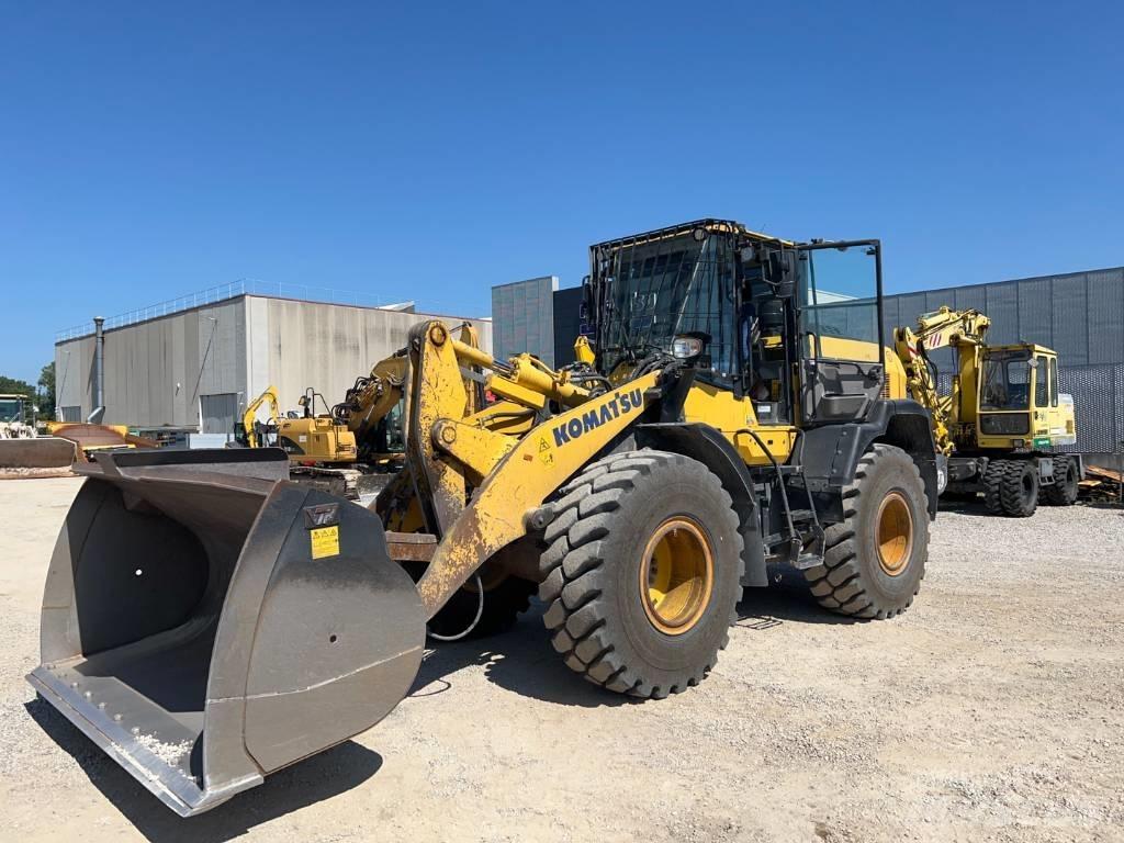 Komatsu WA 270-8 Wielladers