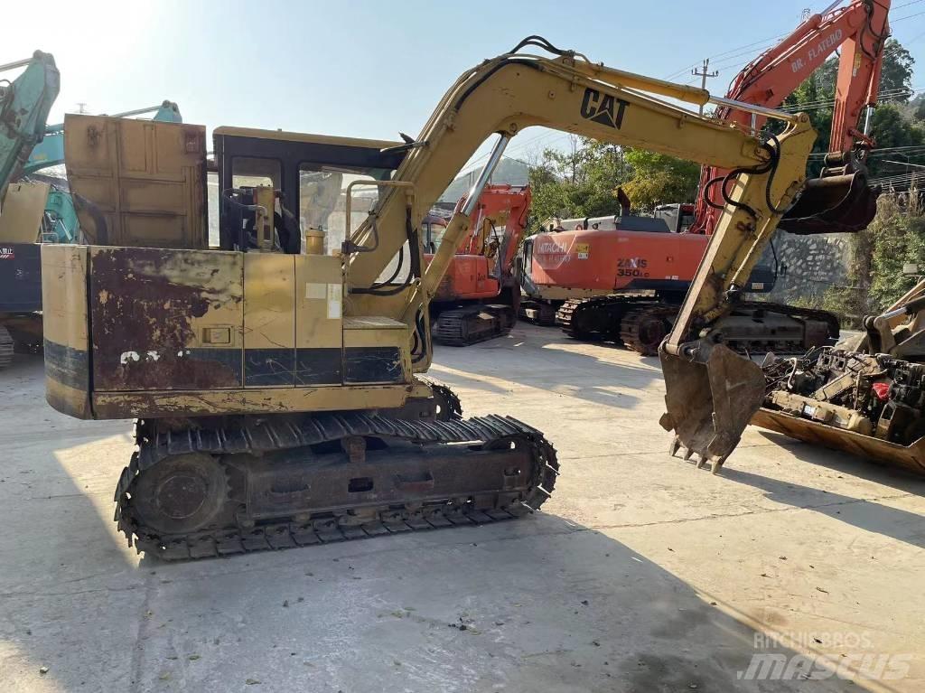 CAT E 70 B Rupsgraafmachines