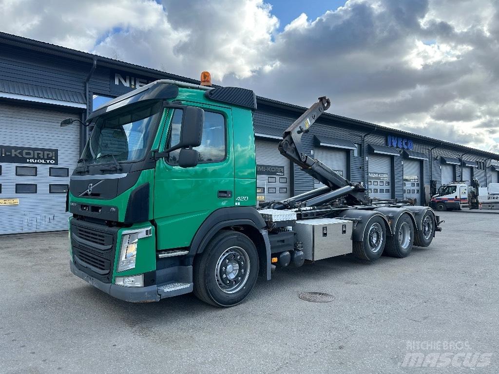 Volvo FM 420 8x2/4 Vrachtwagen met containersysteem