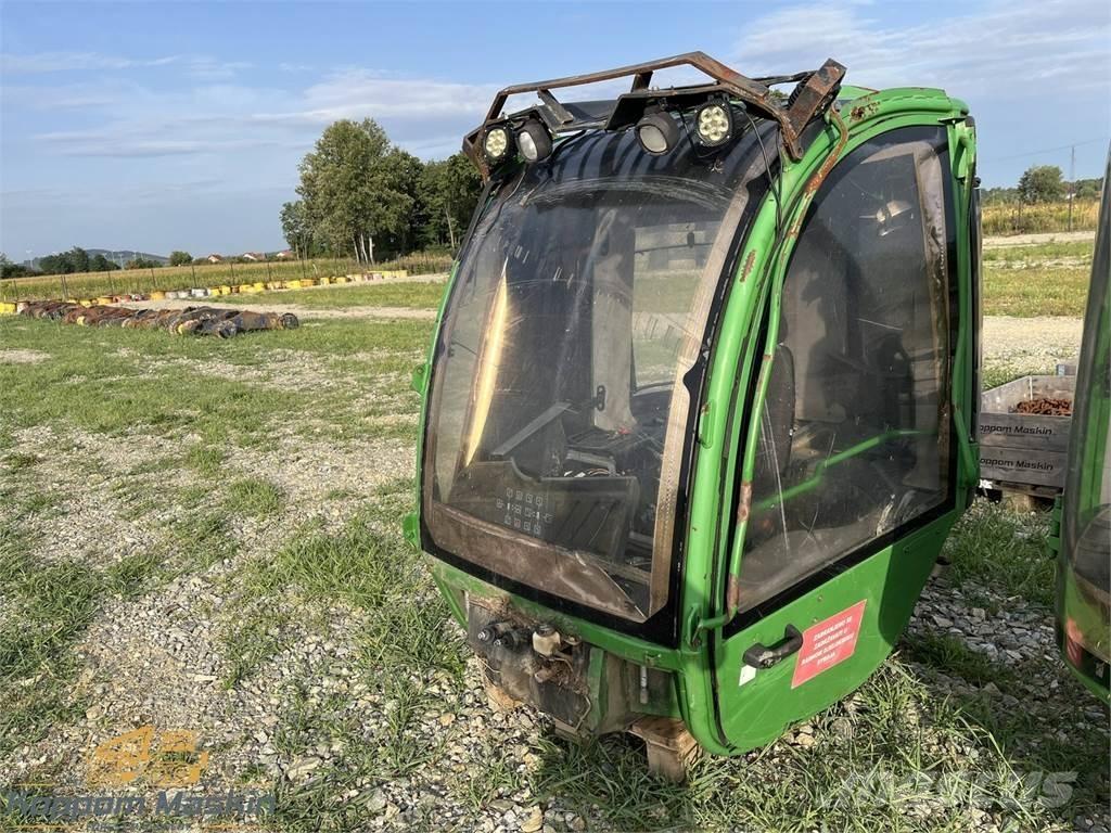 John Deere 1010E Cabine en interieur