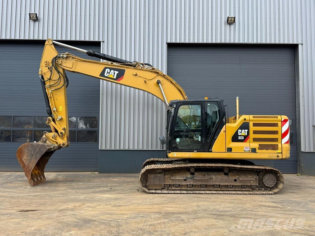 CAT 323 Rupsgraafmachines