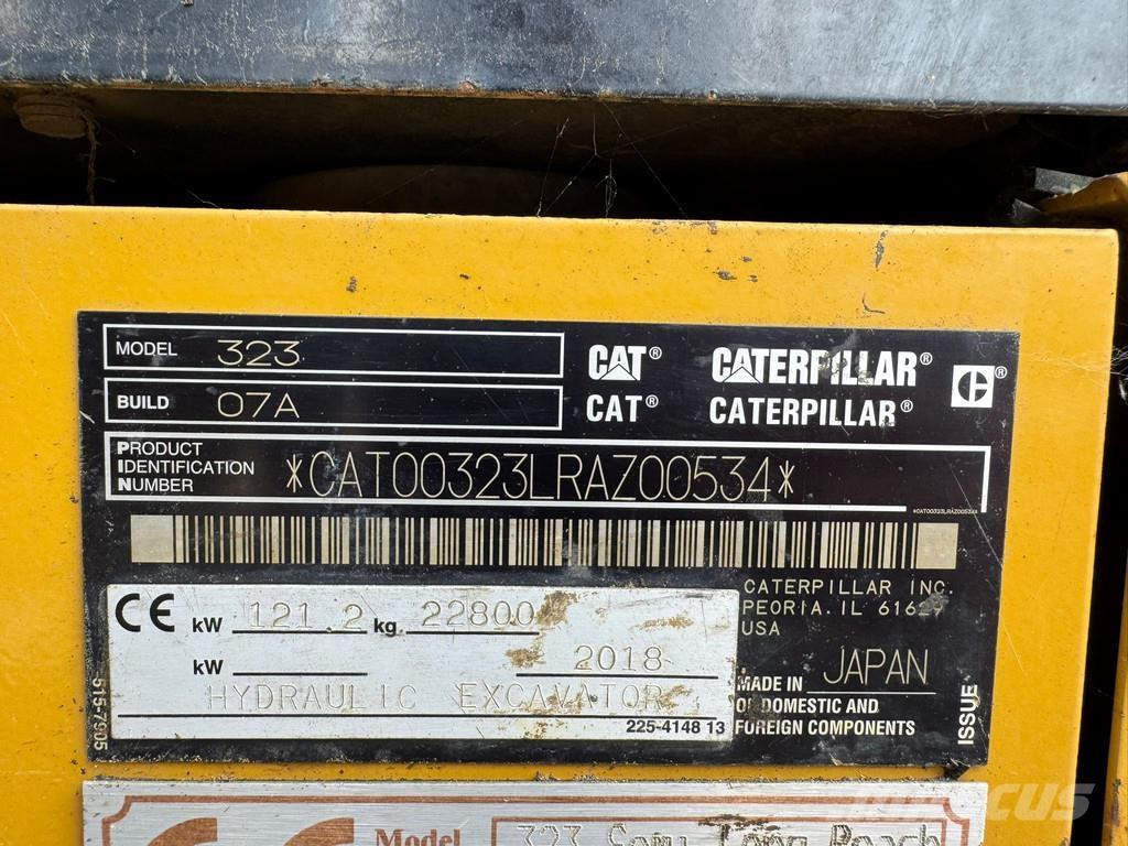 CAT 323 Rupsgraafmachines