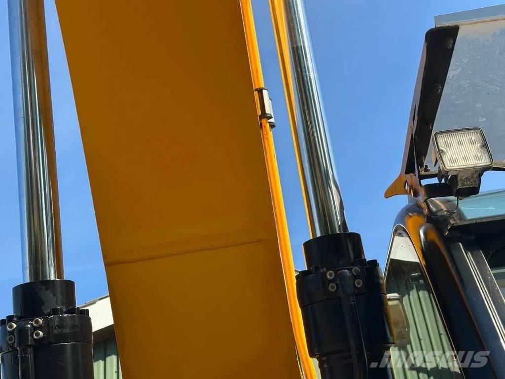 JCB JS220LC plus Rupsgraafmachines