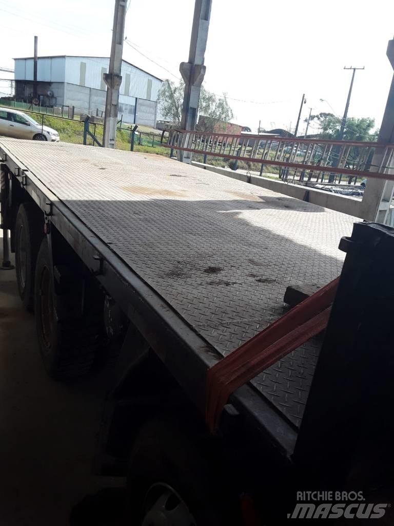 Ford Cargo 2422 E Vlakke laadvloer met kraan