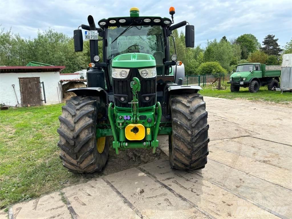 John Deere 6215 R Tractoren