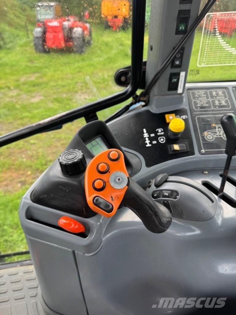 New Holland TM 175 Tractoren