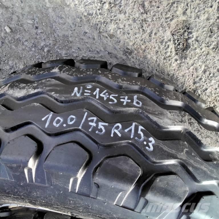 Advance 10.0/75R15.3 Banden, wielen en velgen