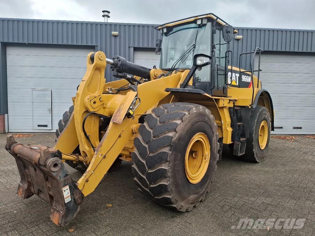 CAT 966M Wielladers