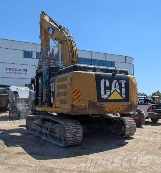 CAT 330 Rupsgraafmachines