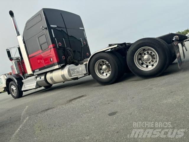 Kenworth W 900 B Trekkers