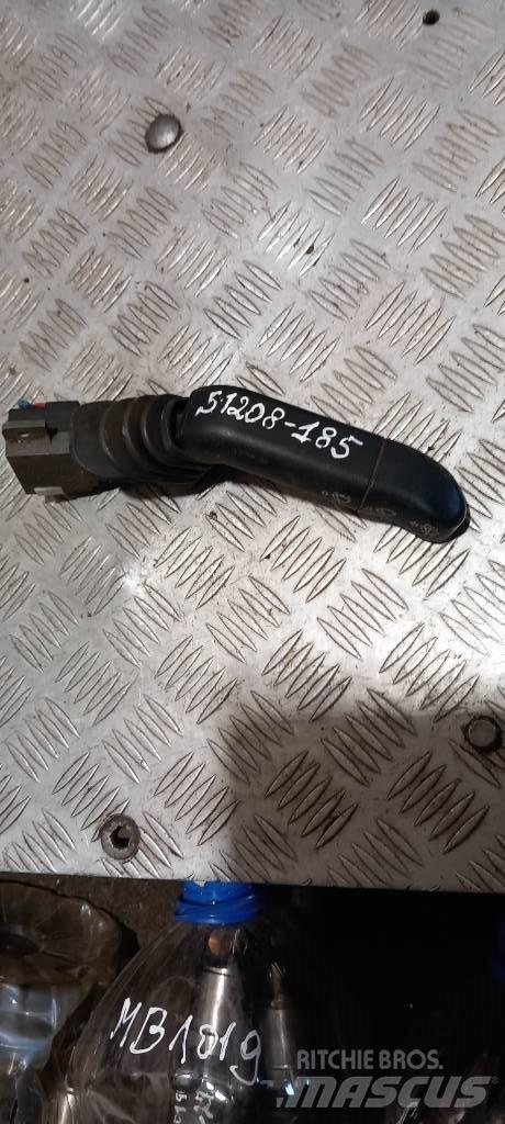 Scania 94 D.     1340103 Cabine en interieur