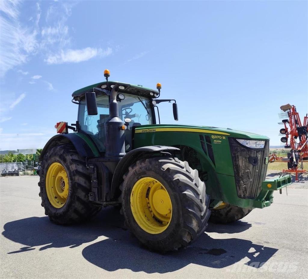 John Deere 8370 R Tractoren