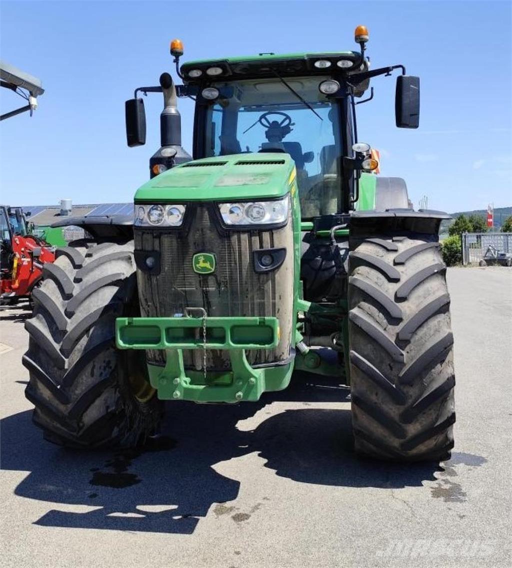 John Deere 8370 R Tractoren