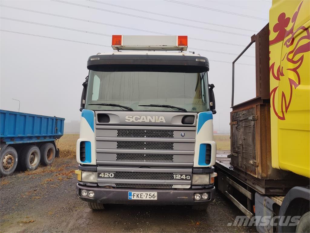 Scania G124 Vlakke laadvloer met kraan