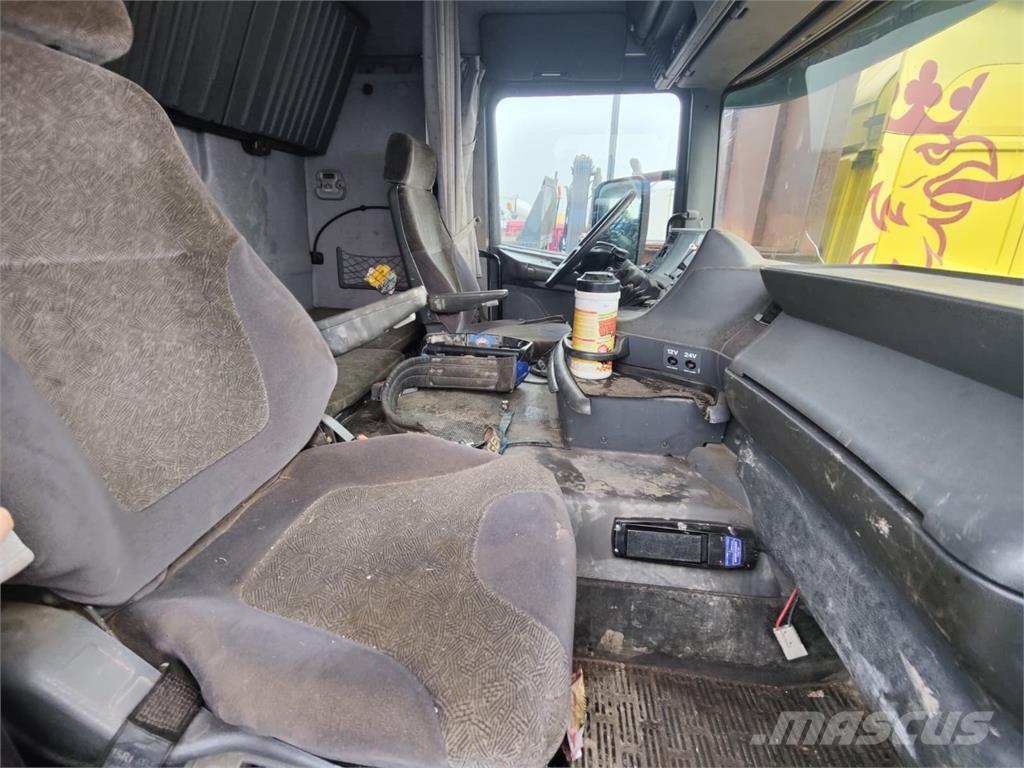 Scania G124 Vlakke laadvloer met kraan