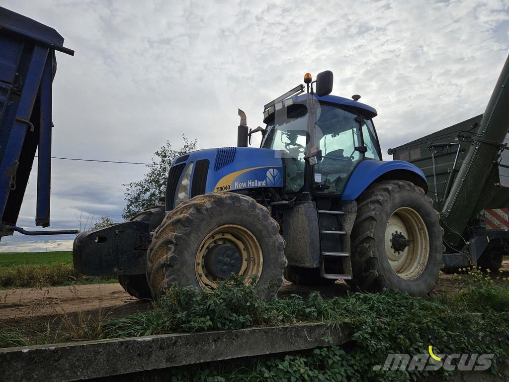 New Holland T 8040 Tractoren