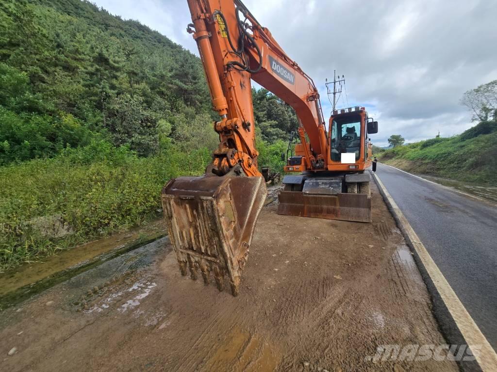 Doosan DX 210 W Wielgraafmachines