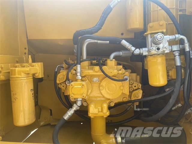 CAT 320D2 Rupsgraafmachines