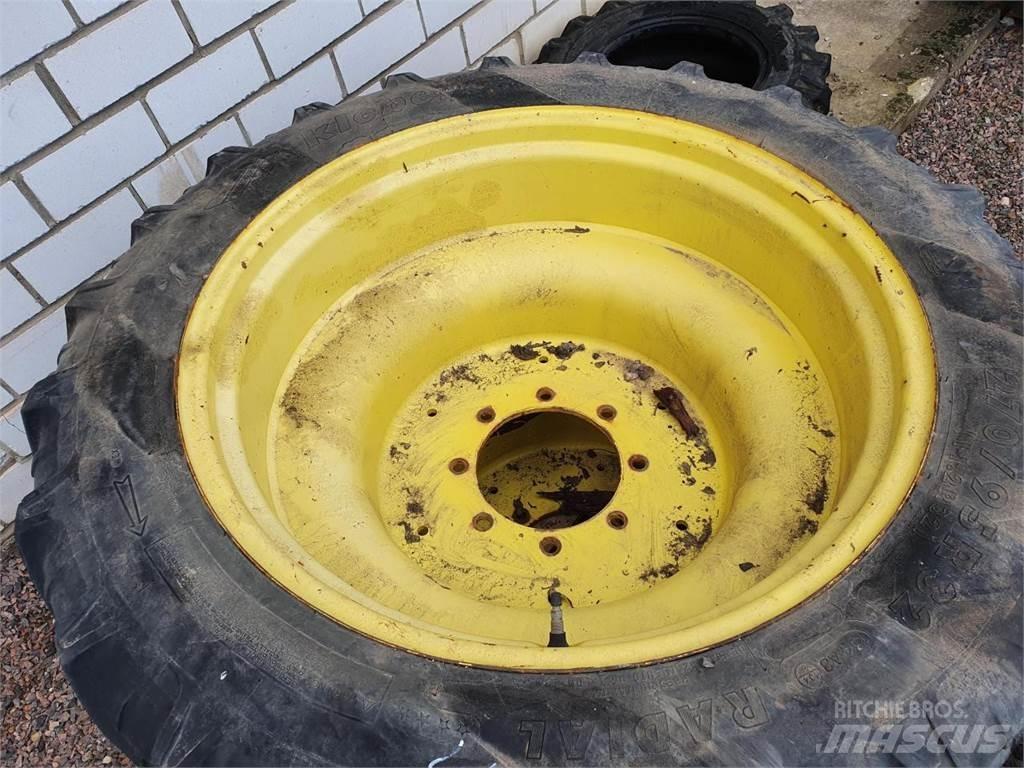 Kleber 270/95R32 Banden, wielen en velgen