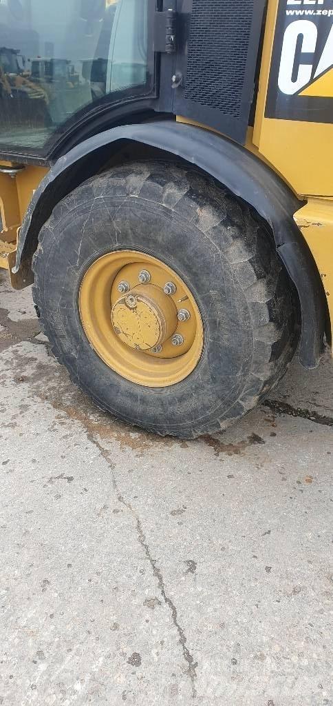 CAT 906M Wielladers