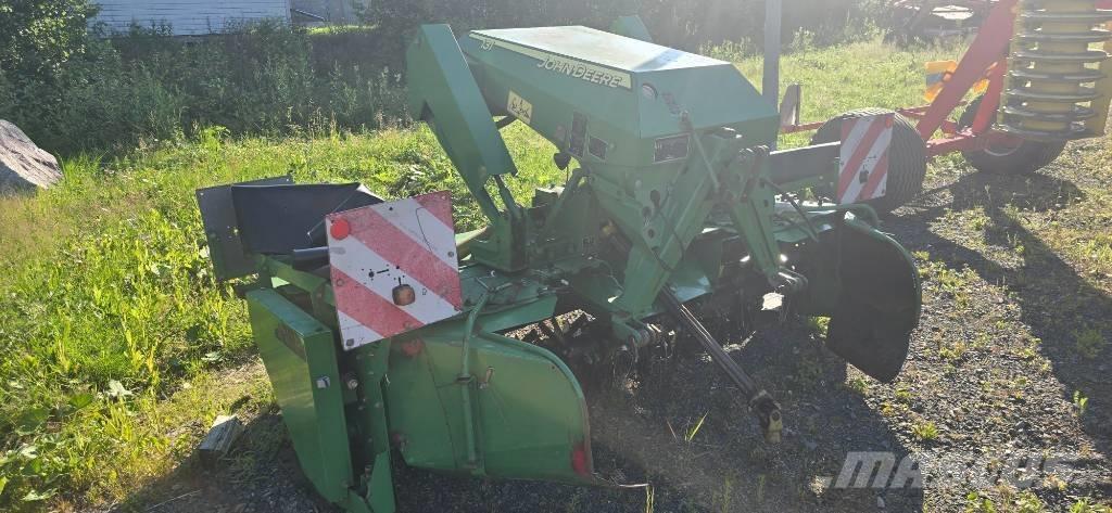 John Deere 131 Maaikneuzers