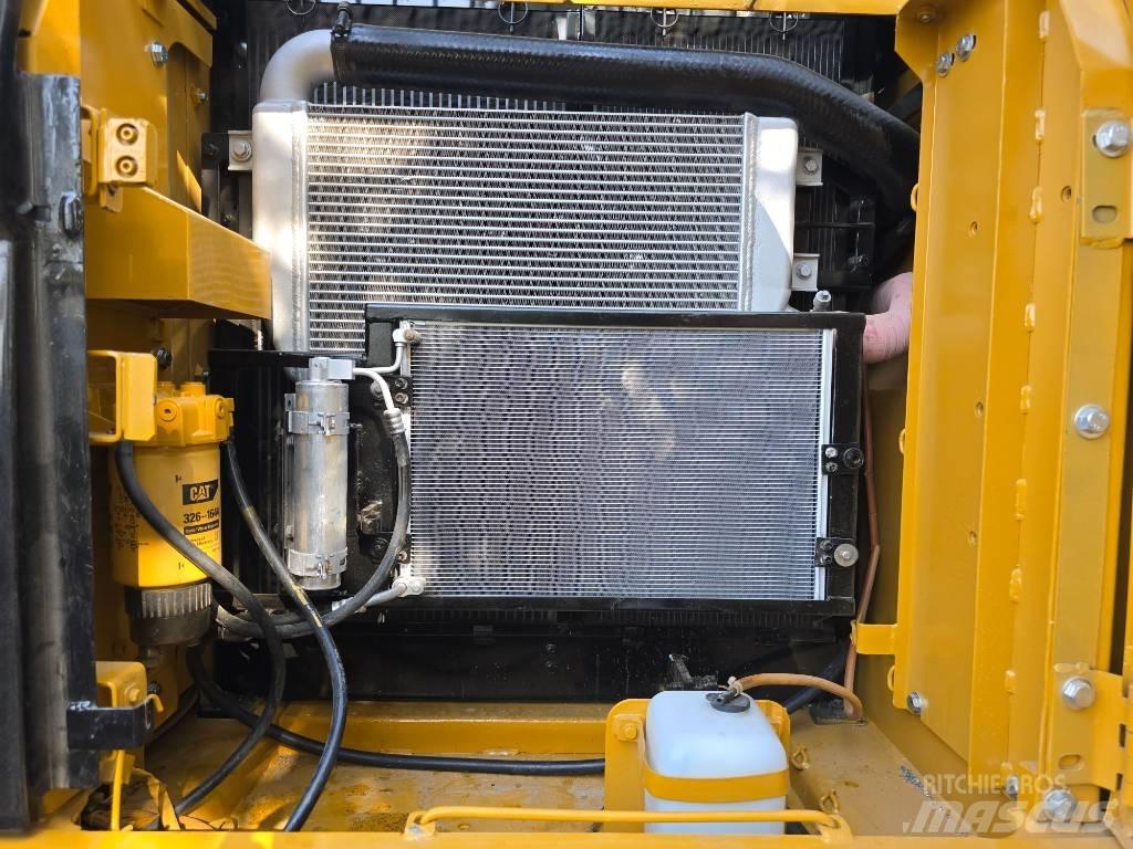 CAT 320D2 Rupsgraafmachines