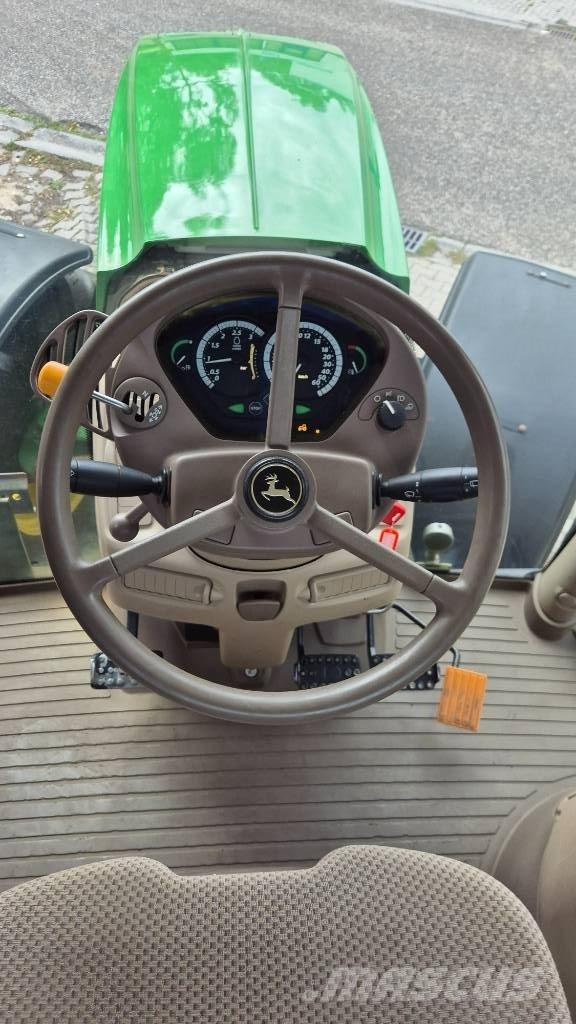 John Deere 6210 R Tractoren