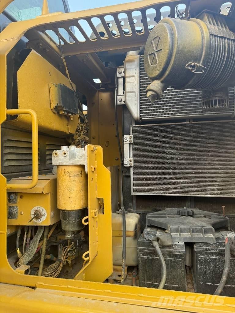 CAT 313 D Rupsgraafmachines