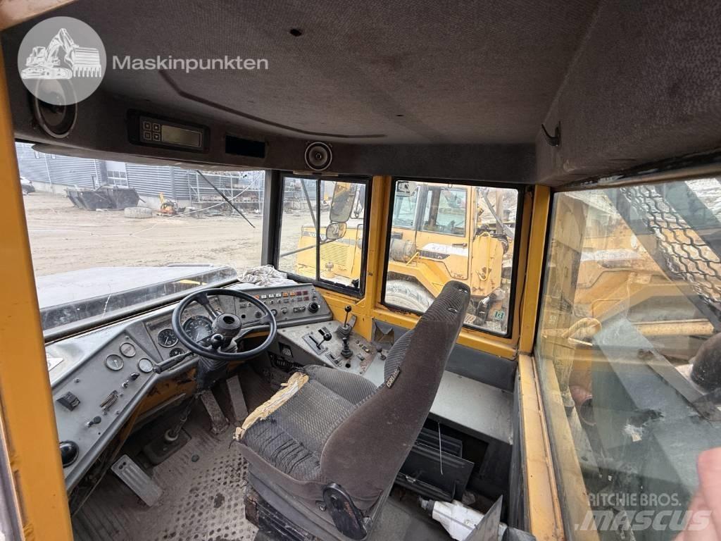 Volvo A 25 C Knik dumptrucks