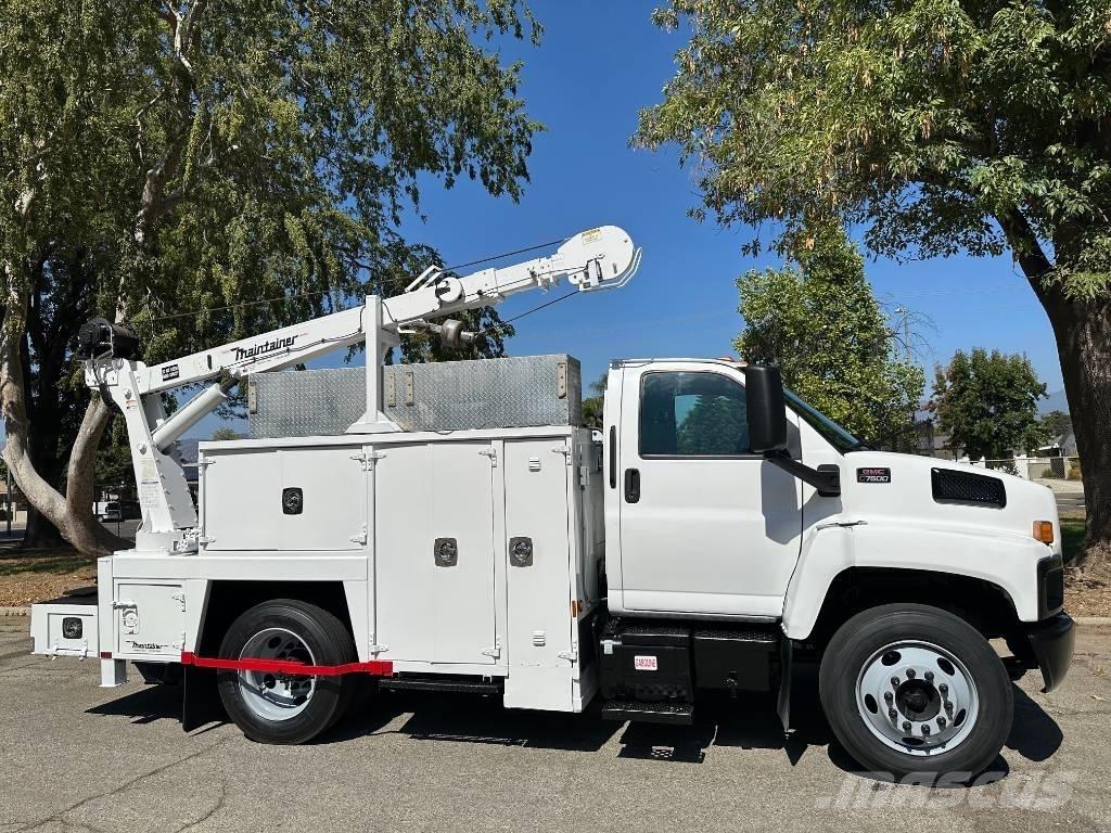 GMC Topkick C 7500 Vlakke laadvloer met kraan