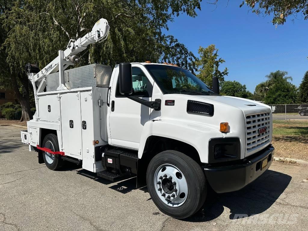 GMC Topkick C 7500 Vlakke laadvloer met kraan