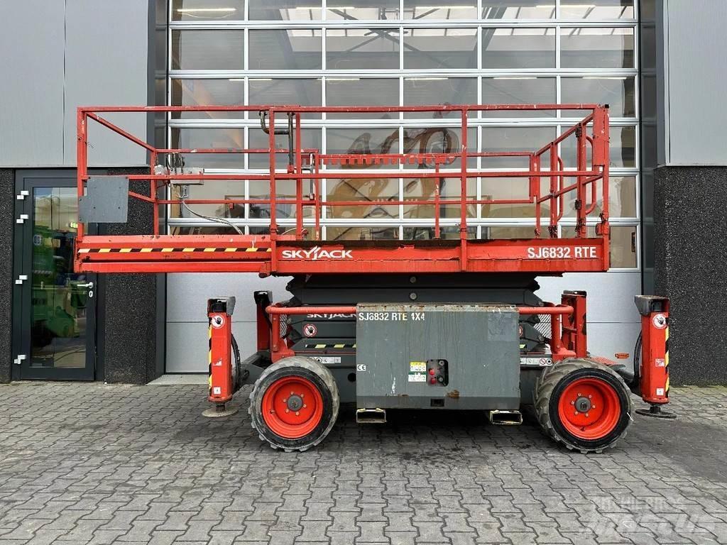 SkyJack SJ6832 RTE Schaarhoogwerkers