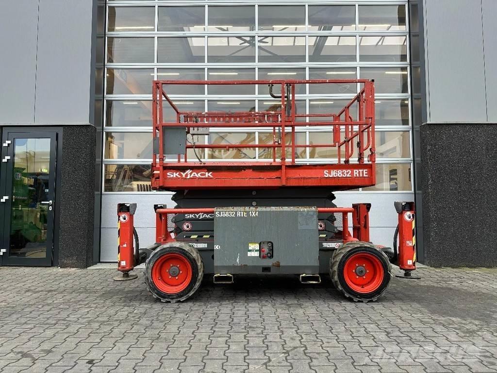 SkyJack SJ6832 RTE Schaarhoogwerkers