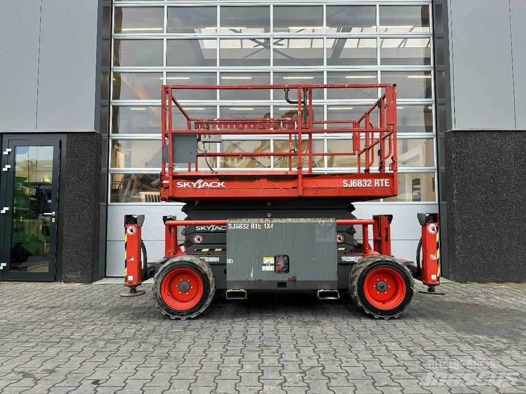 SkyJack SJ6832 RTE Schaarhoogwerkers