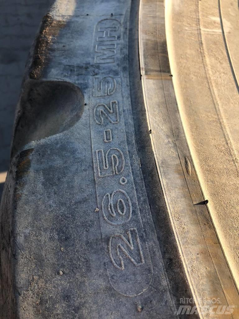 Michelin 26.5-25 MH Banden, wielen en velgen