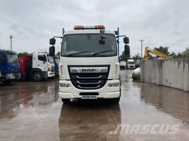 DAF LF 230 Vrachtwagen met vlakke laadvloer en lier