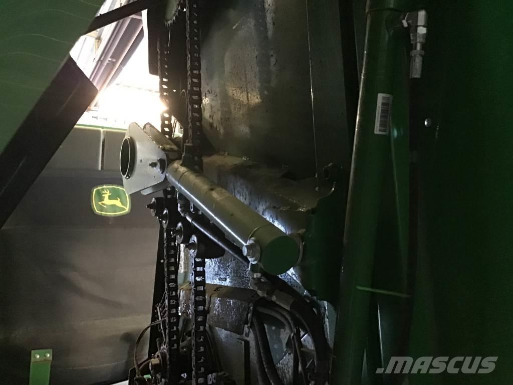 John Deere V461M Ronde-balenpersen