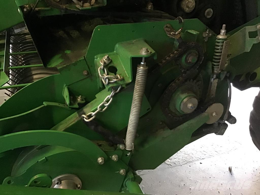 John Deere V461M Ronde-balenpersen