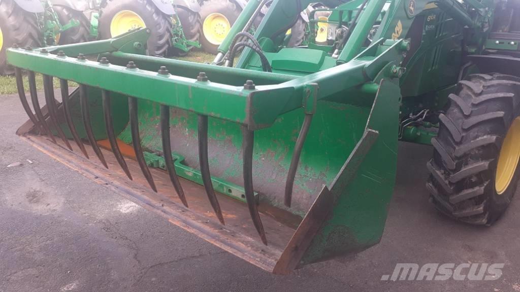 John Deere 6110 R Tractoren