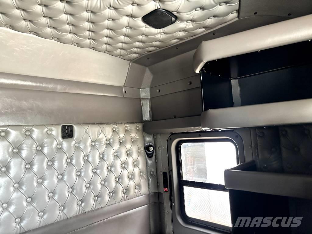 Kenworth T 800 Trekkers