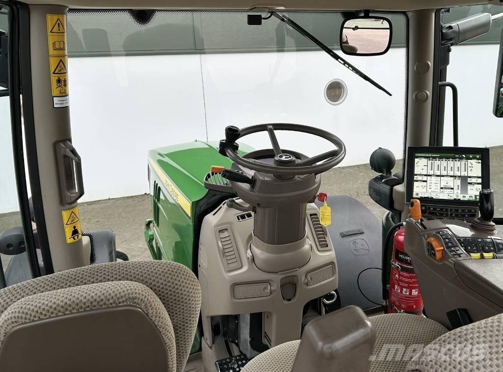 John Deere 6215 R Tractoren